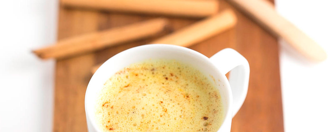 Cúrcuma Latte o leche dorada: la bebida para tener la barriga plana